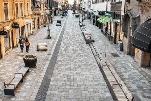 Penggunaan batu andesit untuk pedestrian